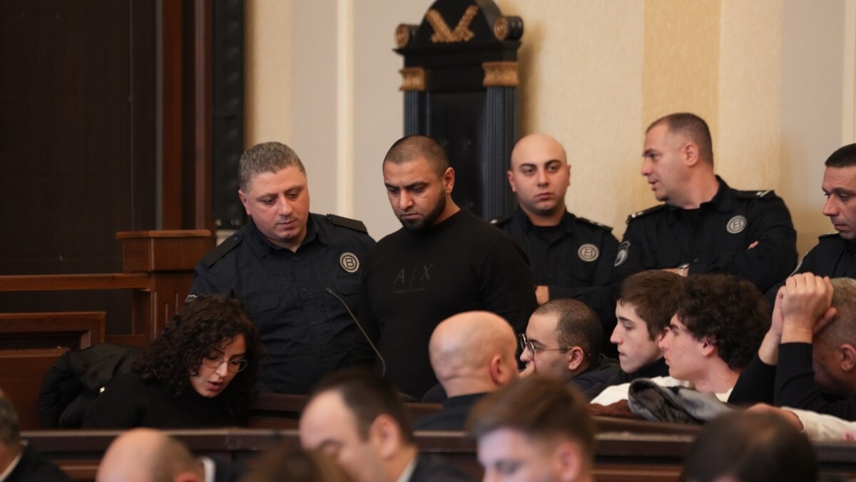 მოსამართლე მგელიაშვილმა ჯგუფურ ძალადობაში ბრალდებული 8 დემონსტრანტი პატიმრობაში დატოვა