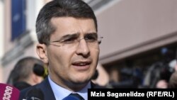 По словам Мдинарадзе, в случае активности избирателя, вероятность второго тура уменьшится