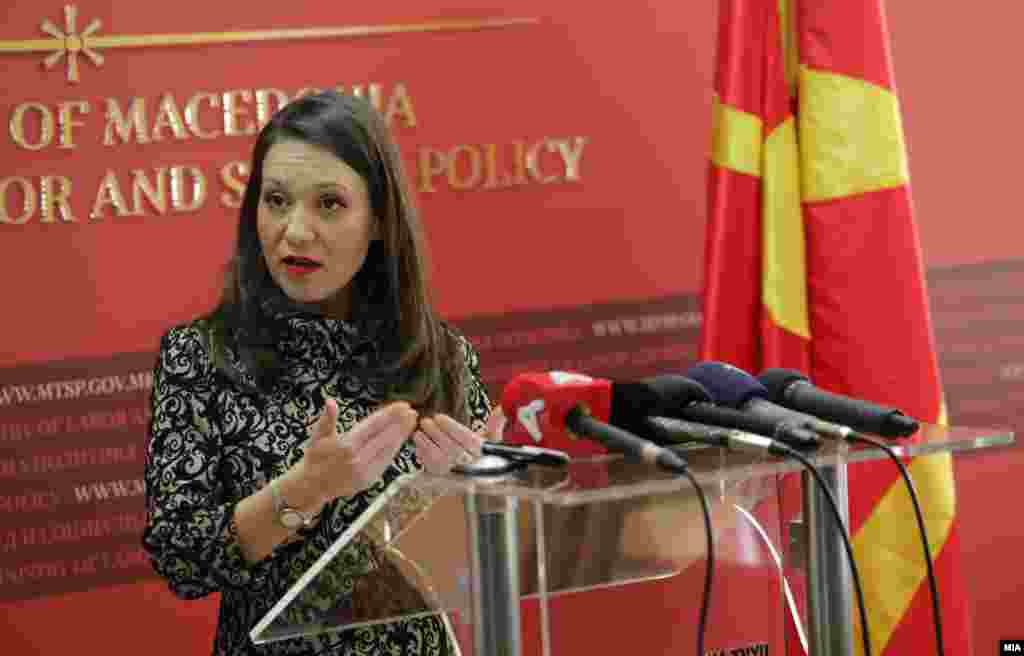МАКЕДОНИЈА - Премиерот Оливер Спасовски до Собранието достави предлог со кој се бара од пратениците да ја разрешат министерката за труд и социјална политика Рашела Мизрахи, потврдија за МИА од Владата.