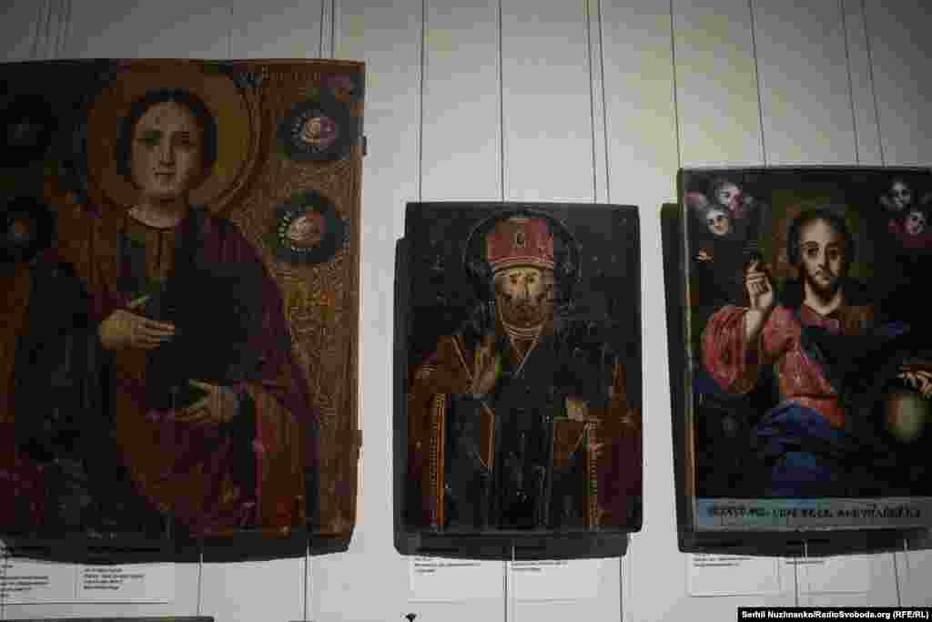 Ікони початку ХХ століття – «Святий Великомученик Пантелеймон», « Святий Миколай», « Христос Вседержитель»