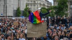 Tüntetés „a közélet átláthatóságáról” szóló törvényjavaslat ellen 2025. május 18-án, a Kossuth téren
