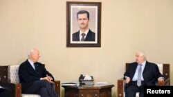ولید المعلم وزیر خارجه سوریه حین ملاقات با ستیفن دی میستورا نماینده خاص سازمان ملل متحد برای سوریه