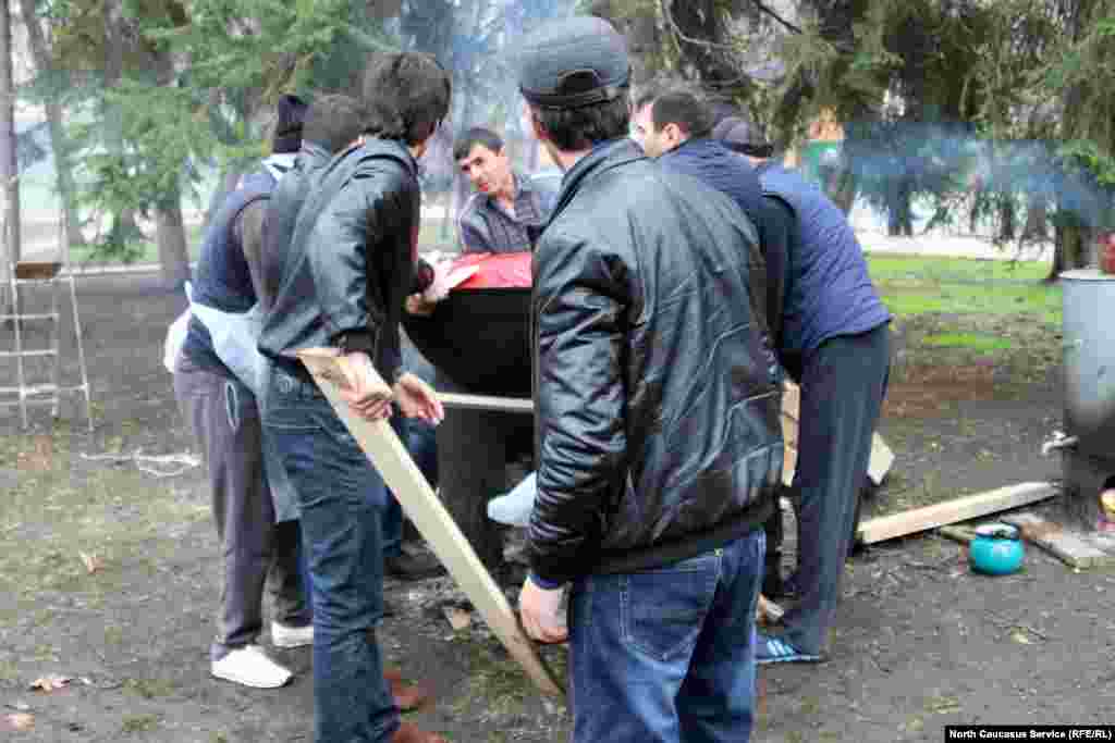 Узбекский плов на праздник принято готовить мужчинам