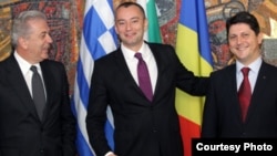 Titus Corlăţean, Nikolai Mladenov şi Dimitris Avramopoulos (de la dreapta la stânga)