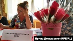 Сувениры для крымчан на избирательном участке в Каланчаке 