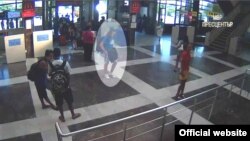 Imaginea atentatorului surprinsă de o cameră de securitate a aeroportului