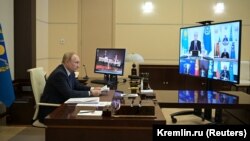 Президент России Владимир Путин принимает участие во внеочередной сессии Совета коллективной безопасности ОДКБ, 28 октября 2022 г.