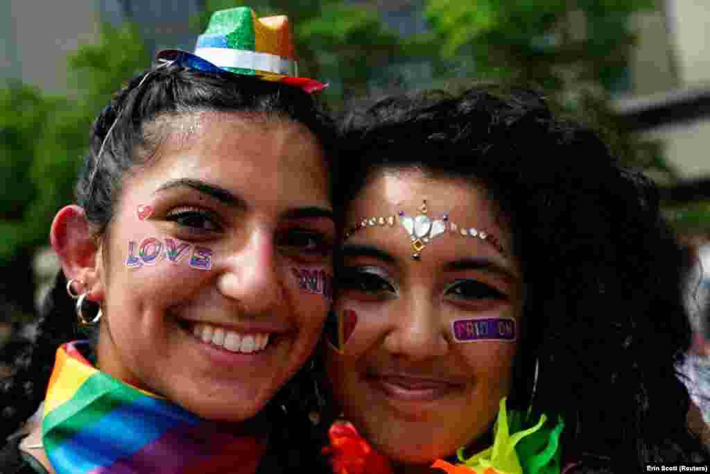 A Pride-hónap minden évben júniusban van. A washingtoni Pride-ot június 12-én tartották, Magyarországon július 24-én lesz a felvonulás.