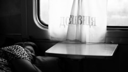 «Мамо, я вже не бачу себе у Донецьку». Подкаст фільму «Поїзд «Київ-Війна» про тих, хто полишив зону війни
