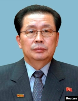 Чан Сон Тхэк в бытность заместителем главы Национального комитета по обороне