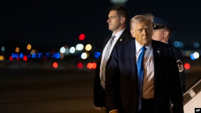 دونالد ترامپ در «تروث سوشیال»، شبکه اجتماعی خود، نوشت: «همه خریدهای نفت یا محصولات پتروشیمی ایران باید همین حالا متوقف شود!»