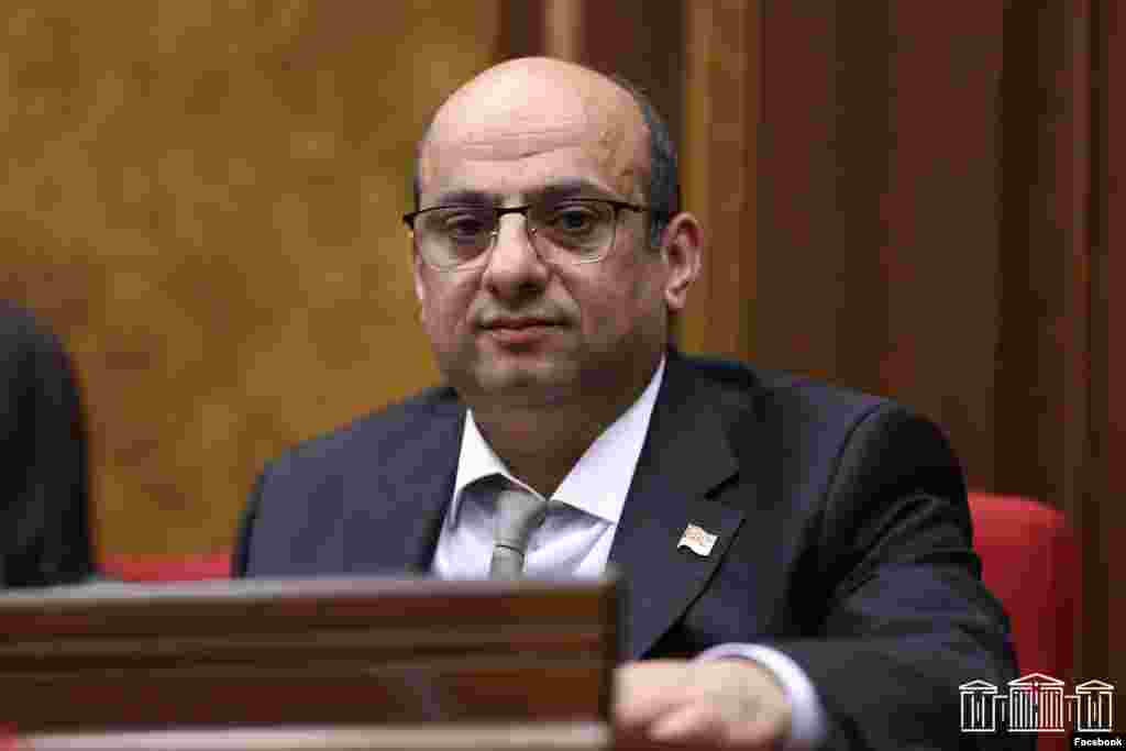 Տարածքային կառավարման հանձնաժողովի նախագահի առաջադրված թեկնածուներից է Վահե Ղալումյանը: