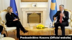 Голова європейської дипломатії Федеріка Моґеріні та президент Косова Хашим Тачі, Приштина, 4 березня 2017 року