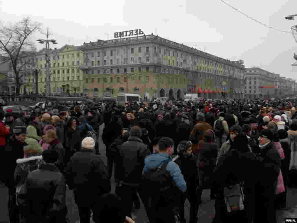 Дробныя бізнэсоўцы праводзяць акцыю пратэсту на Кастрычніцкай плошчы