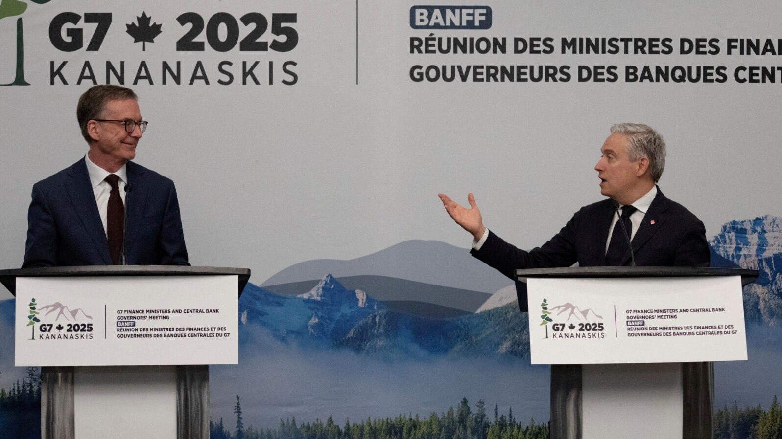 Guvernatorul Băncii Canadei, Tiff Macklem, și ministrul canadian de Finanțe, Francois-Philippe Champagne, la reuniunea miniștrilor de Finanțe și guvernatorilor băncilor centrale din G7, Banff, Alberta, Canada, 22 mai 2025. 