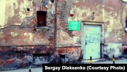 Фасад детской поликлиники на улице Морозова в Калининграде