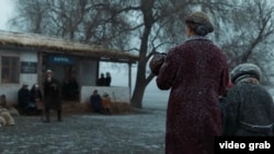 Каныбек Калматовдун  “Айтматов” аталган биографиялык тасмасынан алынган кадрлар