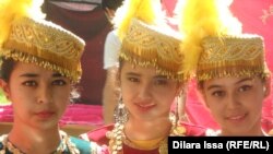 Gazagystanda Özbegistanyň medeniýet günleri geçirilýär. Arhiw suraty. Illýustrasiýa hökmünde ulanyldy. 26-njy sentýabr, 2015 ý. Şymkent şäheri. Gazagystan.