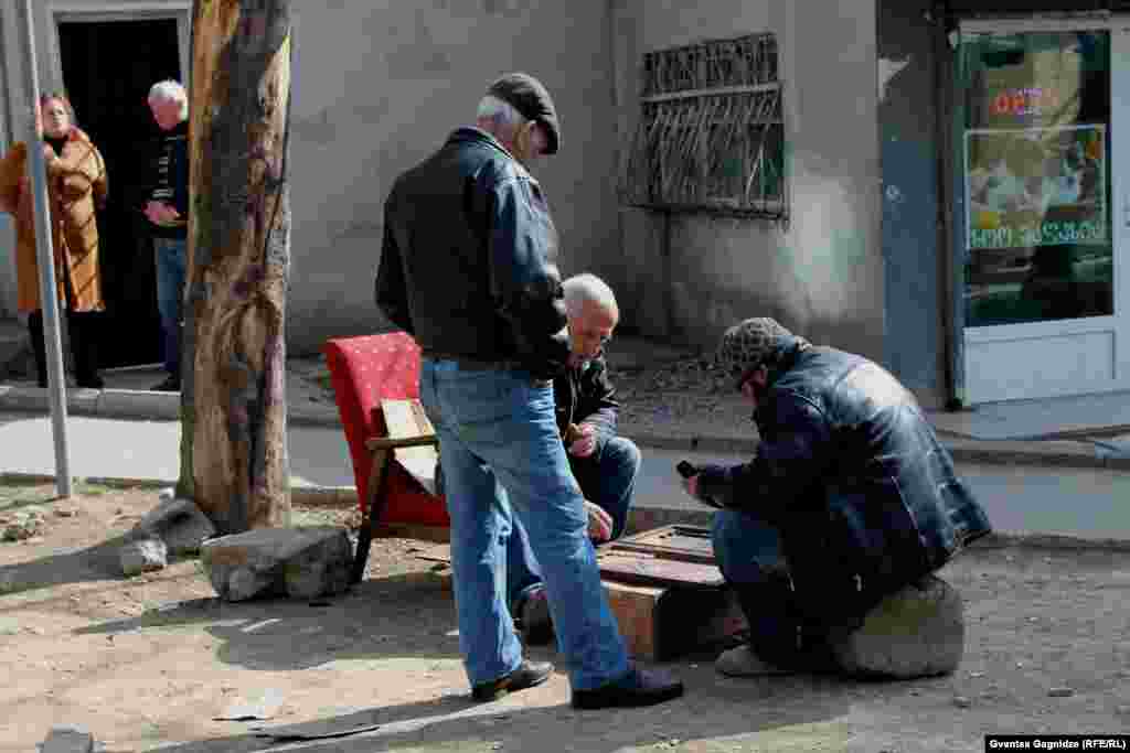 Backgammon on the streets of Tbilisi. Photo by Gvantsa Gagnidze