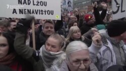 Протести во Словачка - Се бара истрага за смртта на новинарот Куцијак и оставка од премиерот Фицо