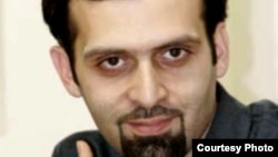 روزبه میرابراهیمی در پرونده موسوم به وبلاگ نویسان بازداشت شد