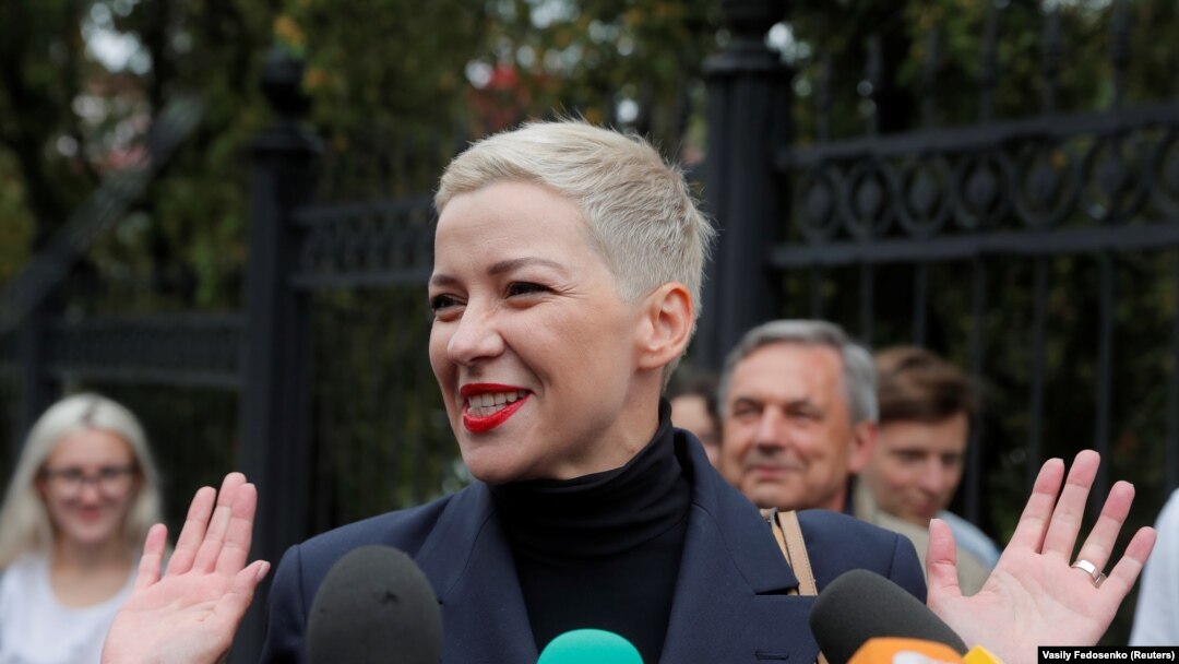 Politician al Opoziției din Belarus, Maria Kaleșnikava vorbește cu jurnaliștii înainte de audierea sa de Comitetul de investigare