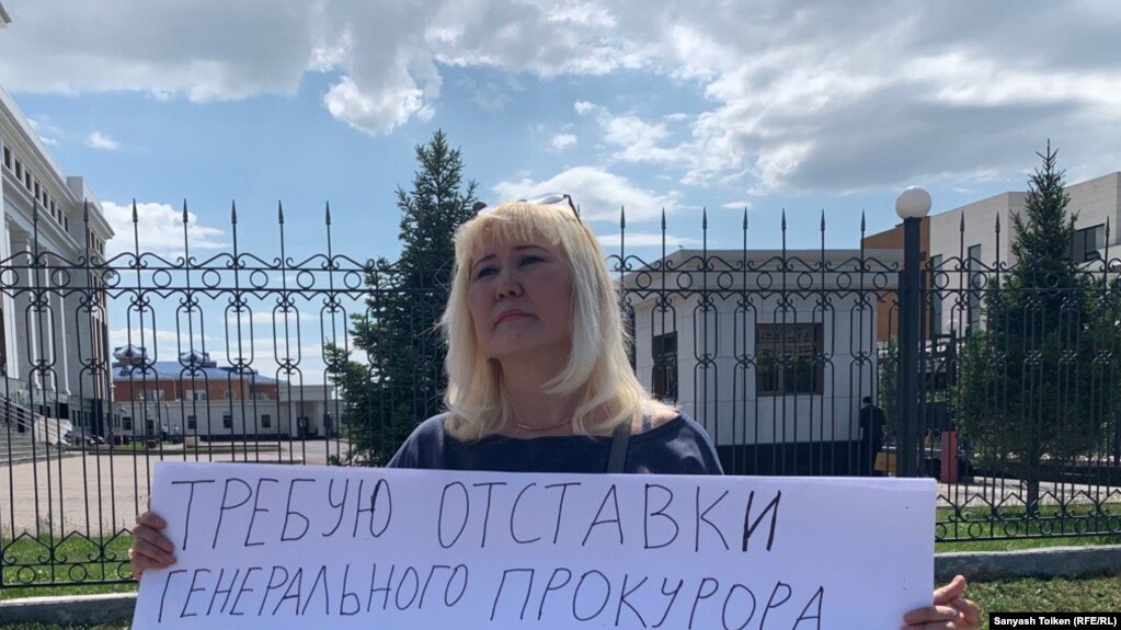 Гражданская активистка Санавар Закирова на акции протеста в Астане. 2021 год 