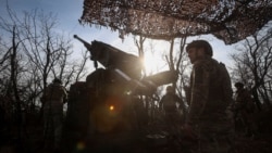 На фото: військовослужбовці 148-ї ОАБр ЗСУ готуються до стрільби з самохідної гаубиці «Цезар» поблизу Покровська, 23 листопада 2025 року