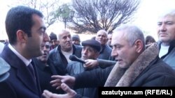 Обманутые фермеры беседуют с замминистра сельского хозяйства, Ереван, 8 декабря 2016 г․ 