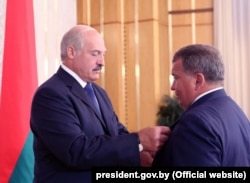Лукашэнка ўзнагароджвае Чыжа ордэнам Айчыны ІІІ ступені, 28 жніўня 2013