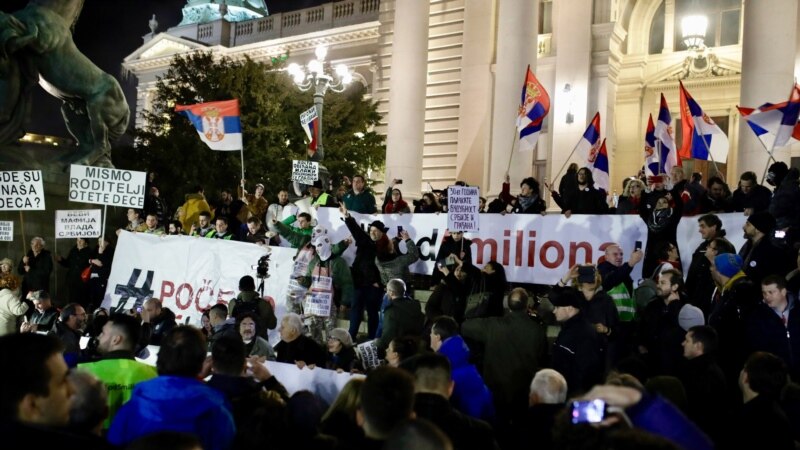 Potpisivanje Sporazuma sa narodom na protestu u Beogradu