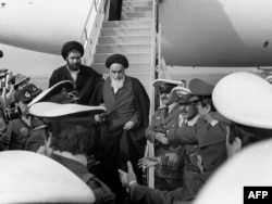 Рухолла Хомейни прибыл в Тегеран, 1 февраля 1979