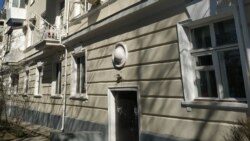 Символическое «ядро» на доме №37 по улице Адмирала Макарова