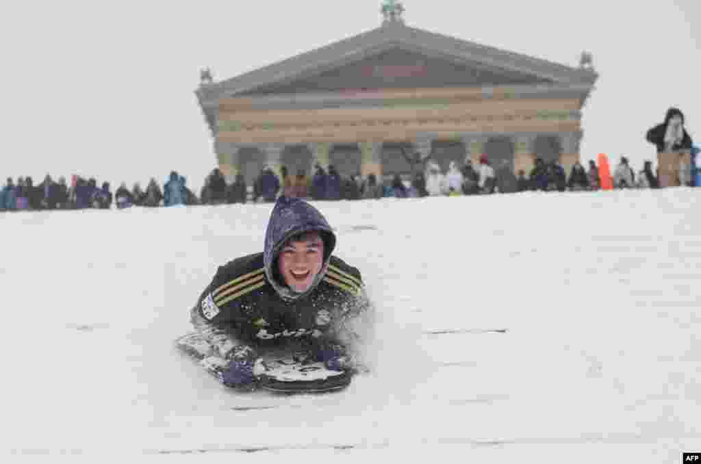 Ali, definitivno ne i deci. Ona maksimalno uživaju u snegu u svakom zabelelom gradu širom SAD.