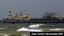 The Iranian oil tanker Fortune is anchored at the dock of El Palito refinery near Puerto Cabello, May 25, 2020