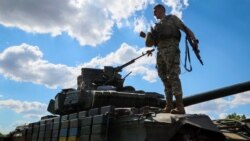 Un soldat din armata ucraineană care luptă în Donbas, unde au loc lupte dure în ultimele săptămâni.