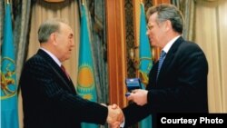 Kazakh President Nursultan Nazarbaev (left) and Viktor Khrapunov