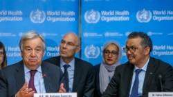 енералниот секретар на ООН, Антонио Гутереш, кој седи до Тедрос Аданом Гебрејезус, генералниот директор на Светската здравствена организација (СЗО), зборува за состојбата во врска со КОВИД-19