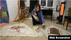 Во время работы над триптихом художница экспериментировала с формой холста