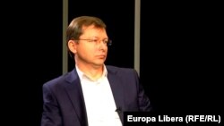 Veaceslav Negruta în studioul Europei Libere