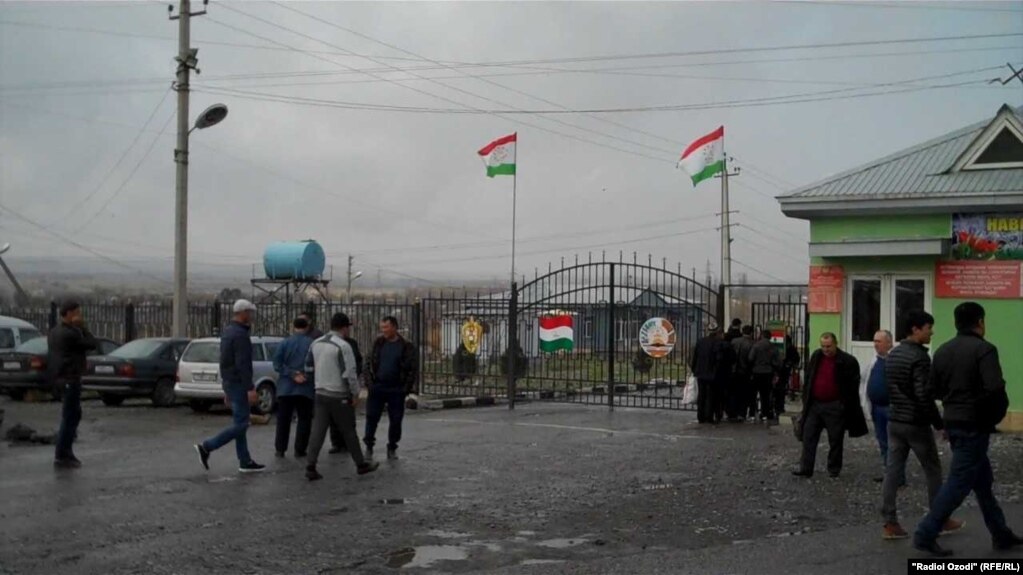 Дар марзи Узбекистону Тоҷикистон пули зиёдеро мусодира кардаанд