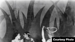 Сцена из балета "Голубой экспресс".