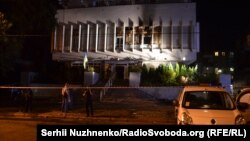 Будівля компанії, яка, серед іншого, виробляє програму «Подробиці» для «Інтера», після пожежі у вересні, 2016 року