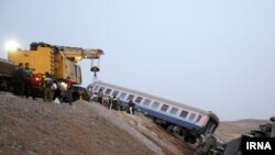 قطار از ریل خارج شده همدان به مشهد