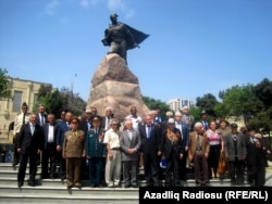 Bu il də veteranlar Sovet İttifaqı qəhrəmanı Mehdi Hüseynzadənin abidəsi önünə toplaşdılar