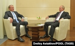 Один із лідерів проросійської партії ОПЗЖ Віктор Медведчук (праворуч) і президент Росії Володимир Путін. Москва, 6 жовтня 2020 року