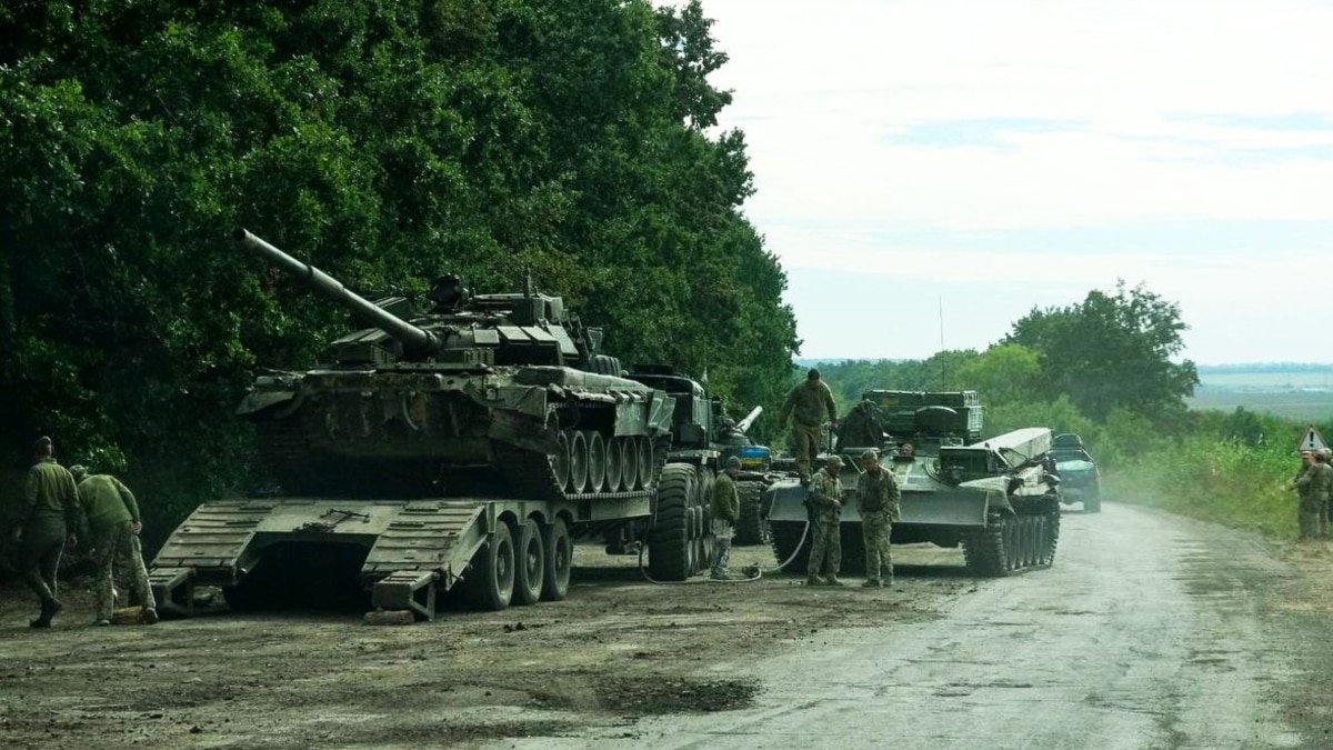 Більш ніж половина танкового парку України складається з трофеїв, захоплених у росіян – британська розвідка