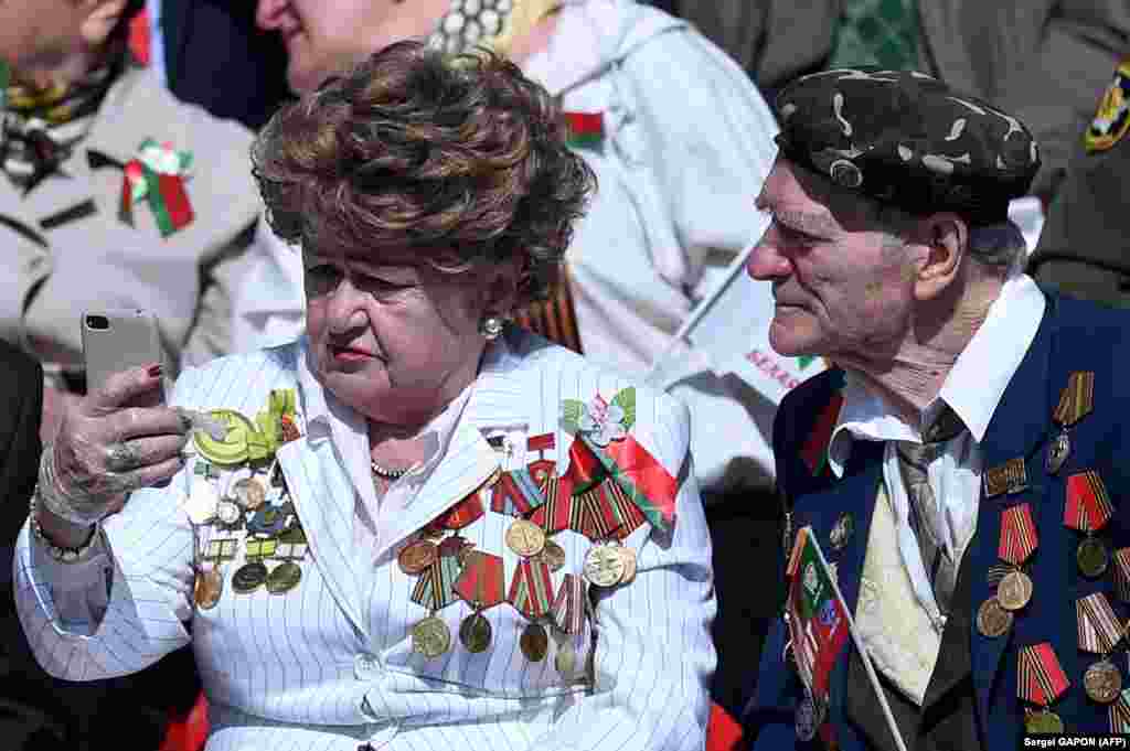 Veterans gather in Minsk to watch a military parade to mark the 75th anniversary of the Soviet Union&#39;s victory over Nazi Germany in World War II on May 9. (AFP/Sergei Gapon)