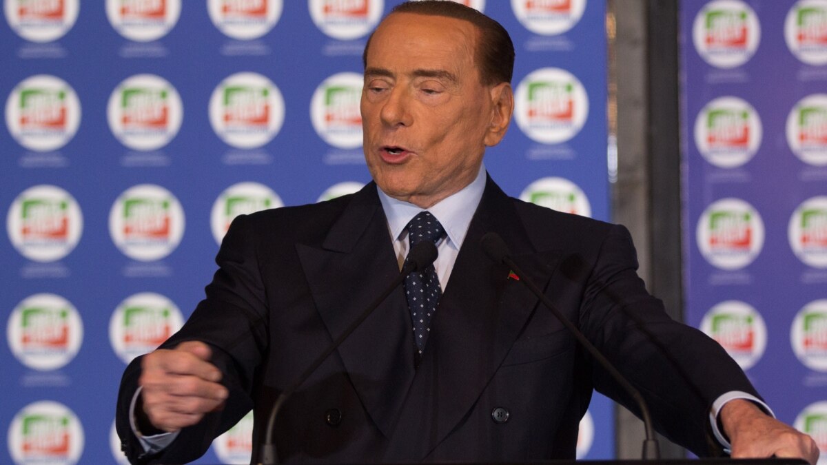 Од премиерската фотелја до бунга-бунга забавите: Берлускони низ фотографии