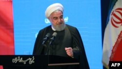 حسن روحانی صبح چهارشنبه در همایش بیمه و توسعه تهران در برج میلاد
